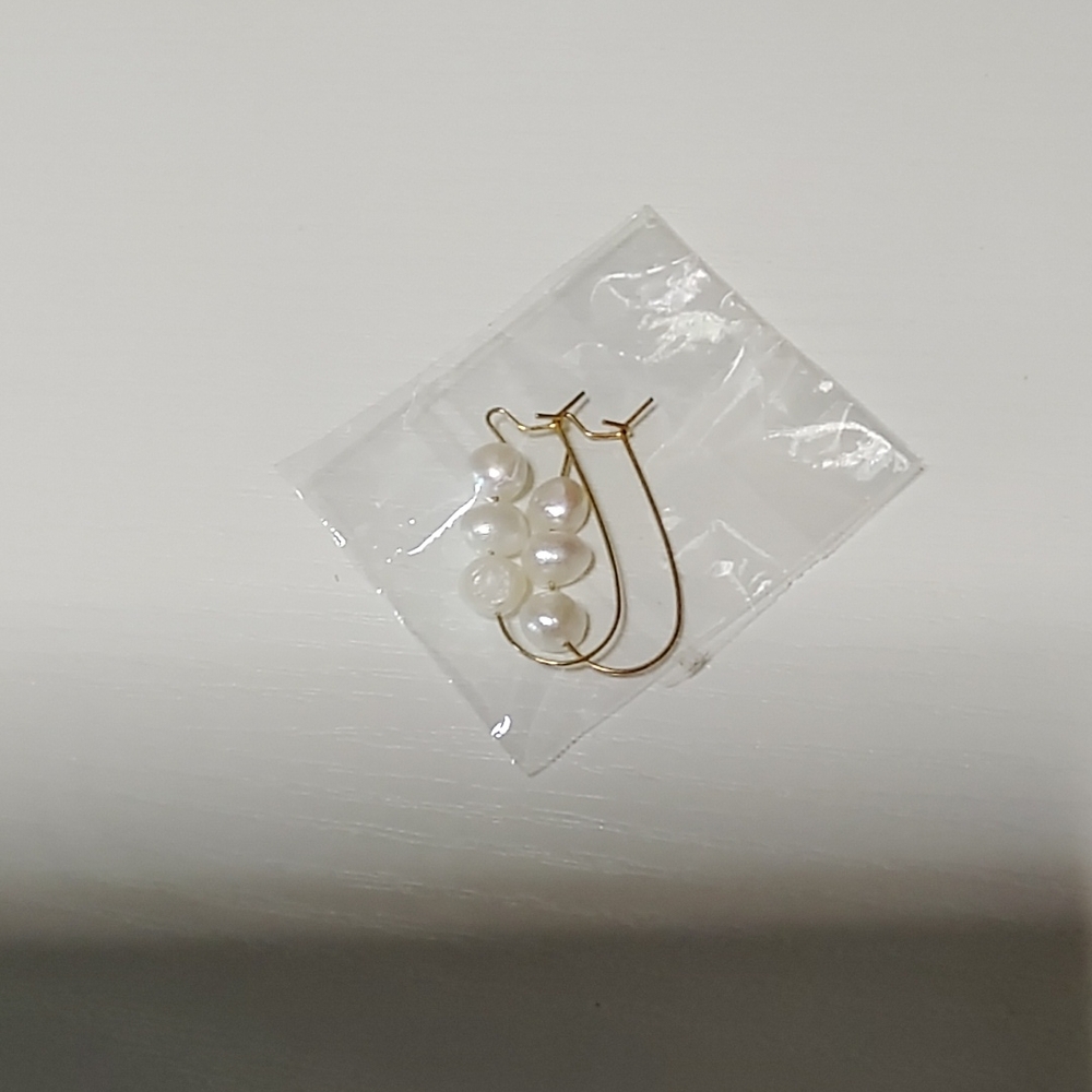 Elegant Gold and Pearl Hoop Earrings